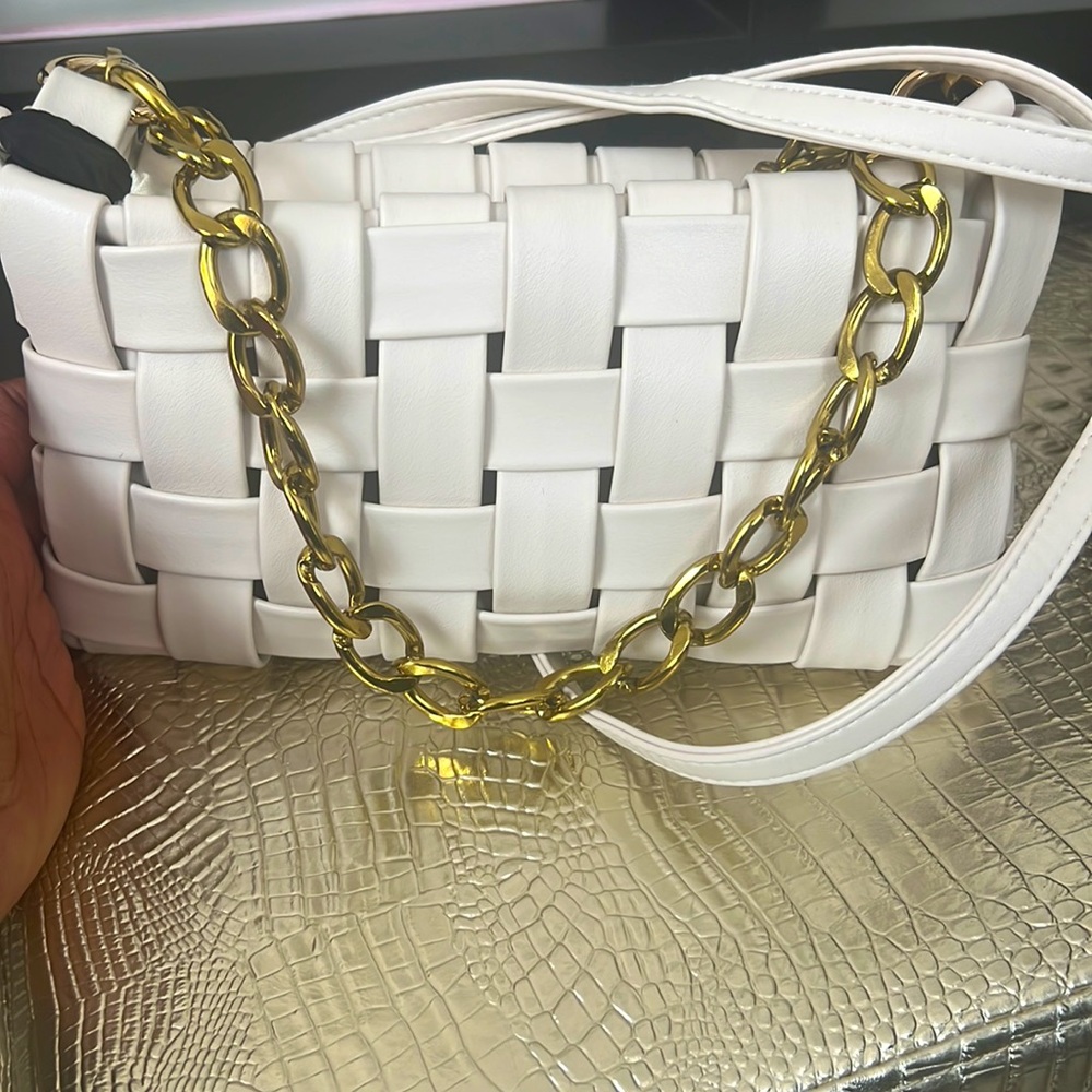 Beautiful woven faux leather bag🤩